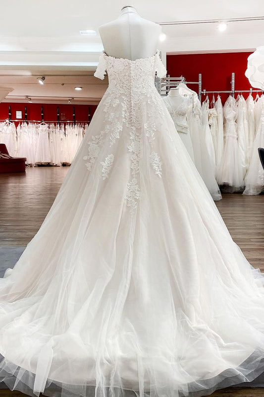 Elegant Off-The-Shoulder Princess Wedding Gown Featuring Tulle Lace Ruffles