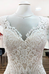 Elegant Open-Back Mermaid Wedding Dress with Sweetheart Neckline and Lace Appliques