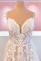 Backless A-Line Wedding Dress with Elegant Spaghetti Straps and Lace Appliques in Tulle