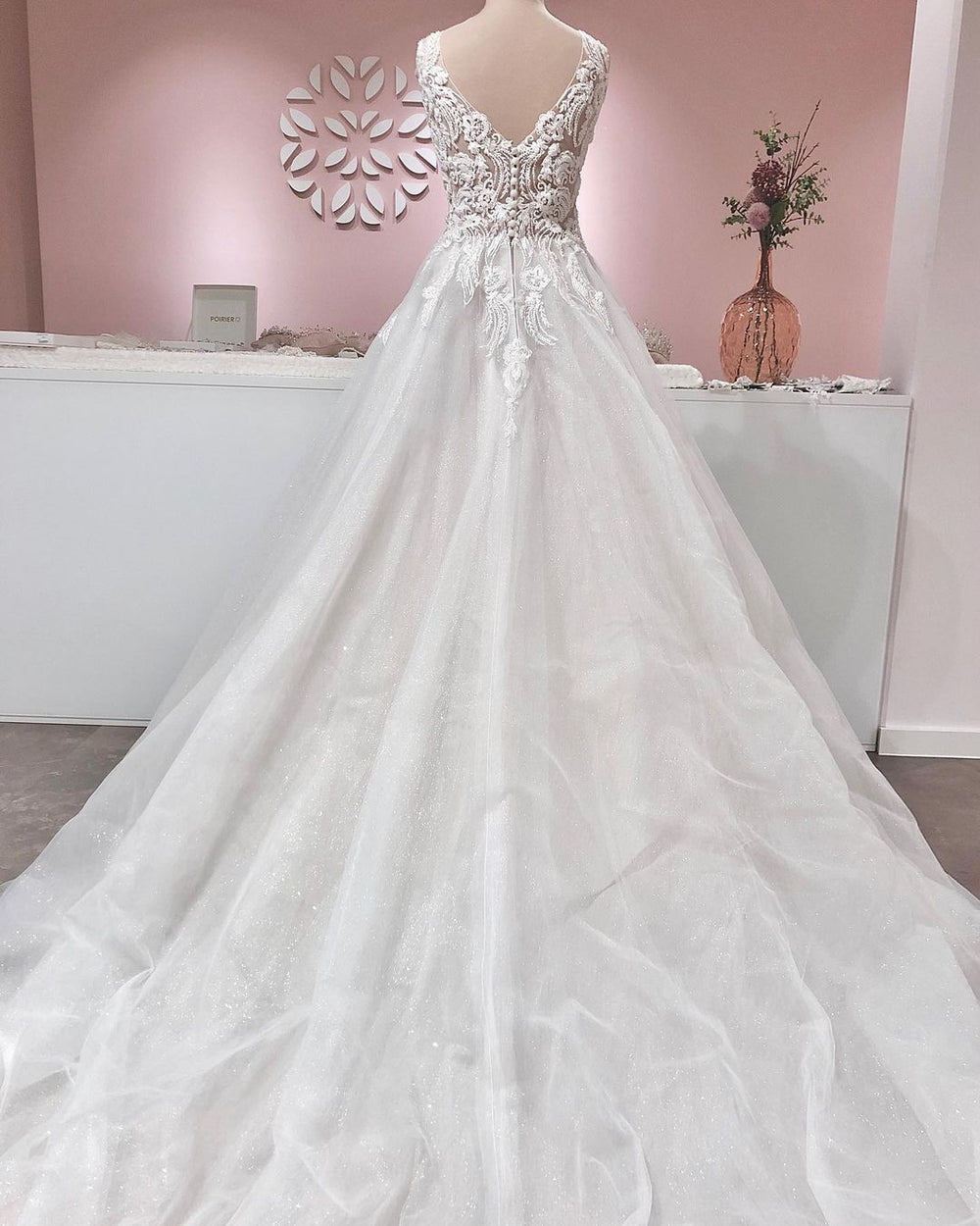 Elegant A-line Wedding Dress with Backless Ruffles and Deep V-neck in Tulle and Lace Appliques