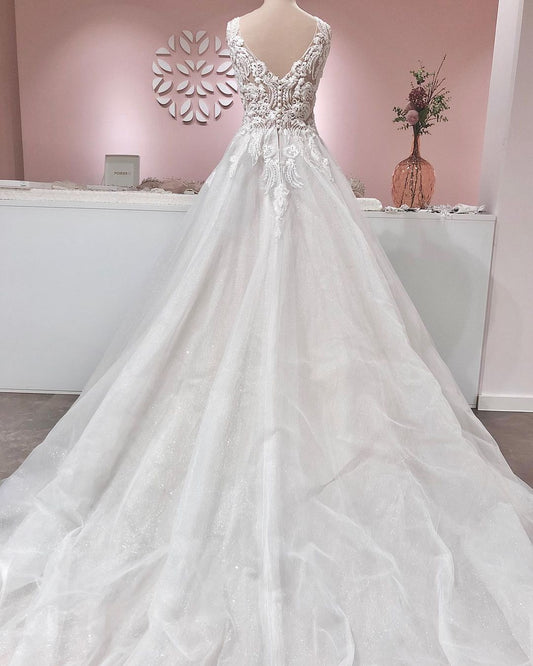 Elegant A-line Wedding Dress with Backless Ruffles and Deep V-neck in Tulle and Lace Appliques