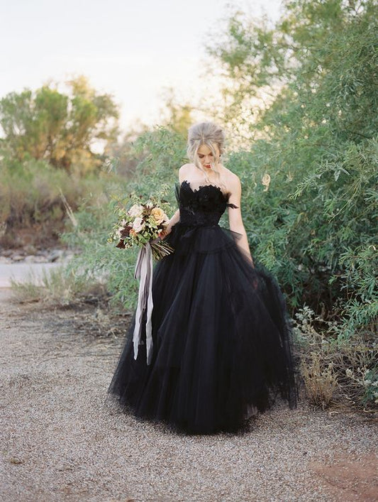 Elegant Black Sweetheart Open Back Bridal Gown with Long Lace Tulle