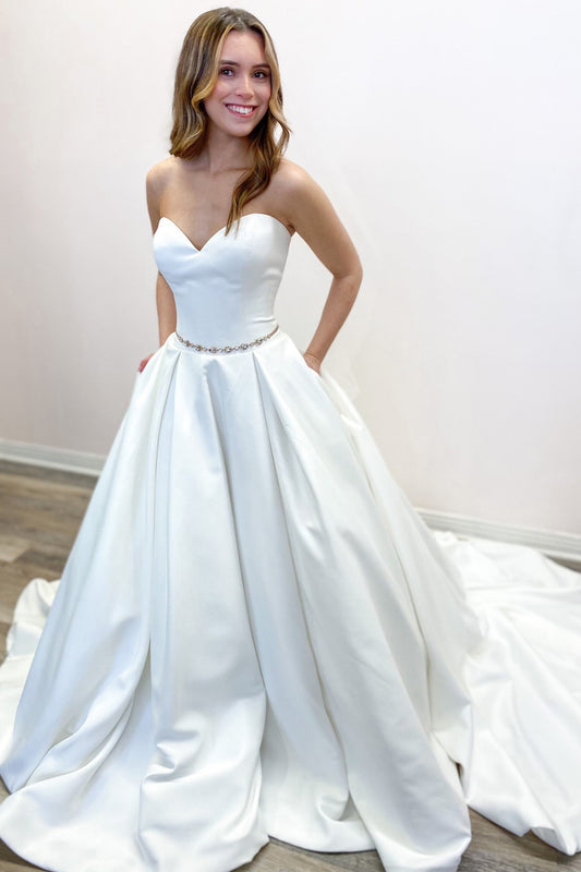 Sweetheart A-Line Backless Floor-length Wedding Dress with Pockets and Ruched Details