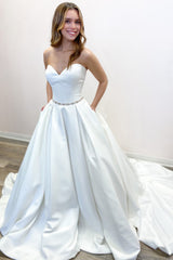 Sweetheart A-Line Backless Floor-length Wedding Dress with Pockets and Ruched Details