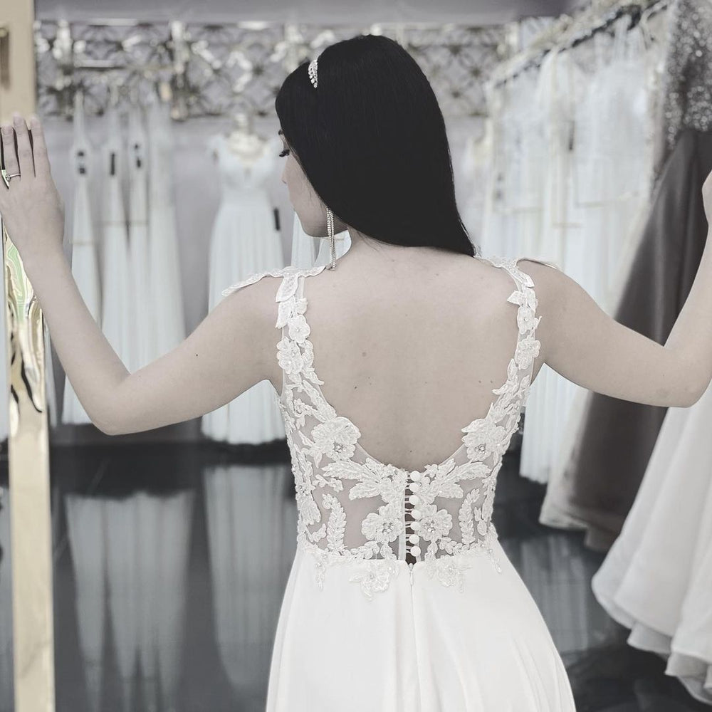 Chiffon Vintage Wedding Dress with V-neck and A-line Lace Split