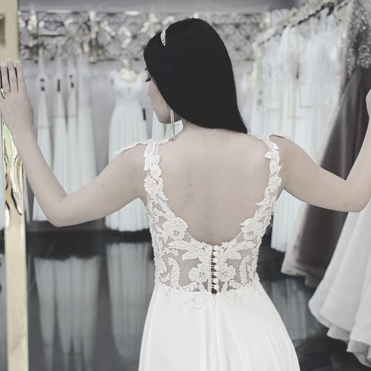 Chiffon Vintage Wedding Dress with V-neck and A-line Lace Split