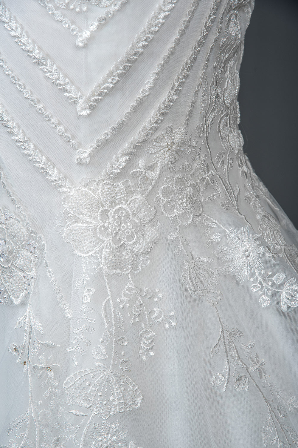 Elegant Mermaid Wedding Dress with Beaded Appliques and Scoop Jewel Neckline