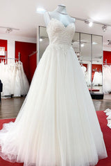 Elegant A-line Wedding Gown with Sweetheart Neckline and Tulle Lace Details