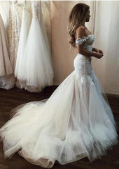 Elegant Sweetheart Mermaid Off-the-Shoulder Bridal Gown in Tulle