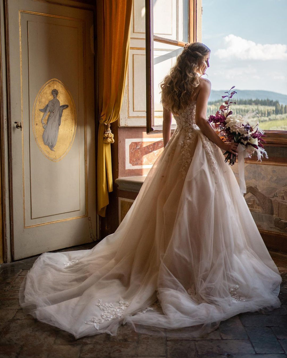Sweetheart A-Line Wedding Dress with Backless Design and Tulle Floral Lace Train