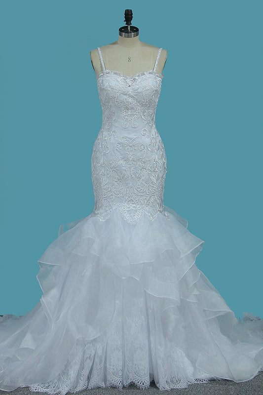 Elegant Spaghetti-Straps Mermaid Wedding Dress in Tulle with Backless Design and Lace Appliques