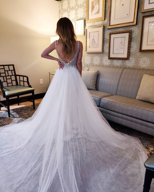 Open Back V-neck A-Line Tulle Wedding Dress in Elegant Style