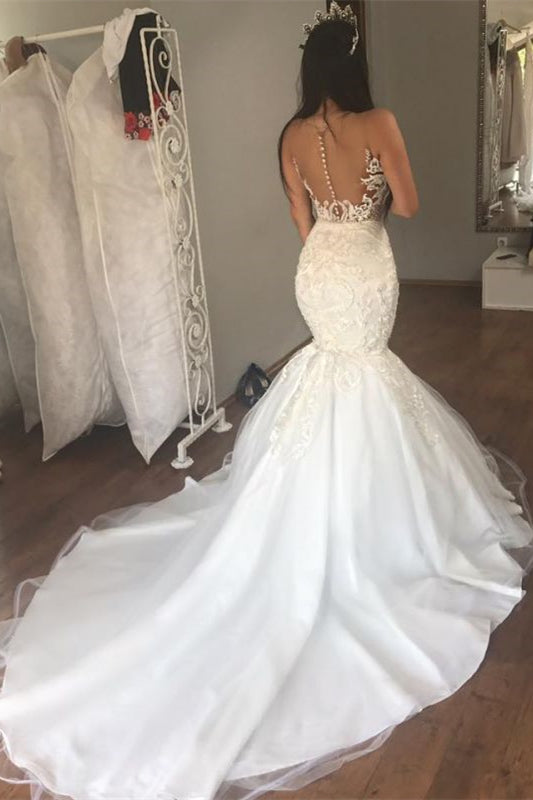 Elegant Mermaid Bridal Gown with Lace Appliques and Sleeveless Design