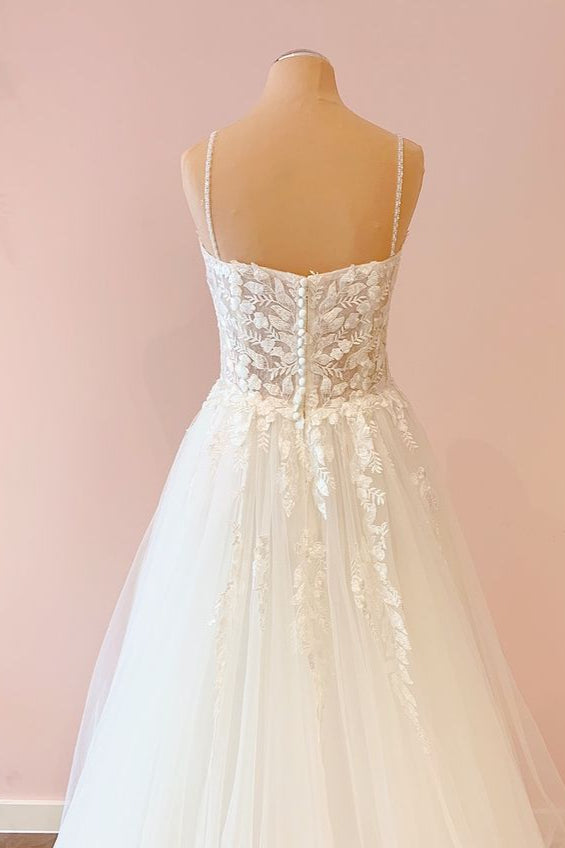 Sweetheart A-Line Wedding Dress with Spaghetti Straps and Lace Appliques in Simple Tulle