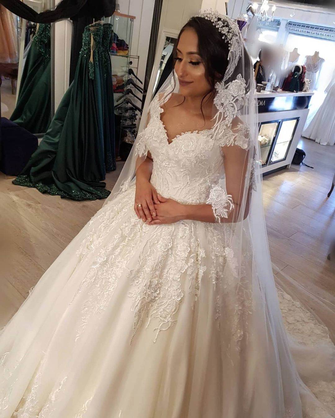 Long Off the Shoulder Vintage Princess Wedding Dresses With Lace
