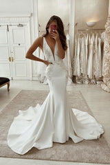 Long Backless Mermaid Wedding Dress in Elegant Satin With V-neck