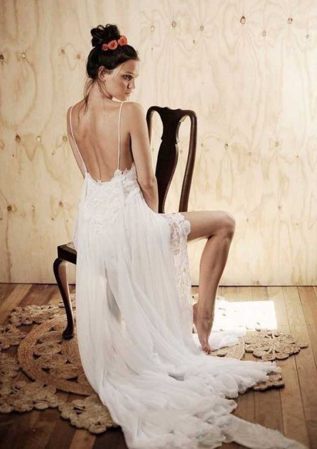 A-Line/Princess Lace Wedding Dress with Sweetheart Neckline and Sweep Train with Appliqued