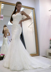 Hem Appliqued Beading Trumpet/Mermaid Sweetheart Sleeveless Court Train Lace Wedding Dress