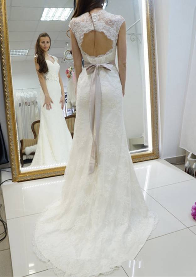 Sashes Sheath/Column Scalloped Neck Sleeveless Court Train Lace Wedding Dress