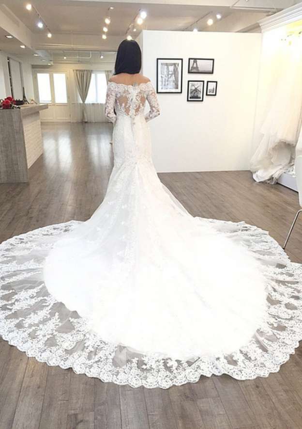 Appliqued Beading Off-the-Shoulder 3/4 Sleeve Trumpet/Mermaid Chapel Train Lace Wedding Dress