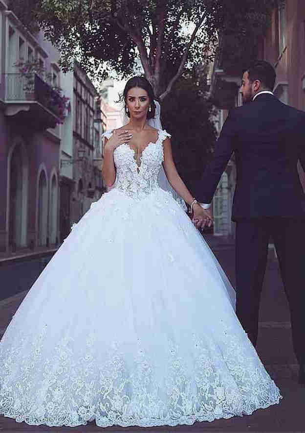 Lace Wedding Dress Ball Gown V-Neck Sleeveless Chapel Train with Appliqued