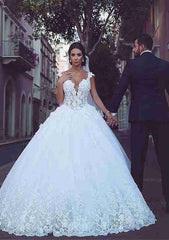 Lace Wedding Dress Ball Gown V-Neck Sleeveless Chapel Train with Appliqued