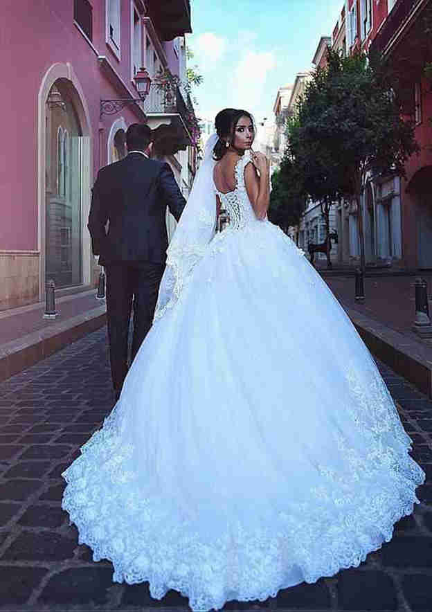 Lace Wedding Dress Ball Gown V-Neck Sleeveless Chapel Train with Appliqued