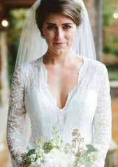 Sweep Train Trumpet/Mermaid Lace Wedding Dress with Full/Long Sleeve