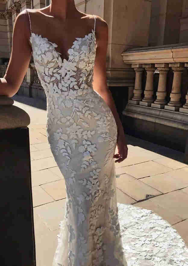 Lace Wedding Dress Trumpet/Mermaid Sleeveless V-Neck Chapel Train with Appliqued