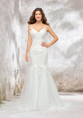 V Neck Sleeveless Chapel Train Tulle Lace Wedding Dress with Appliques Beading, Trumpet/Mermaid