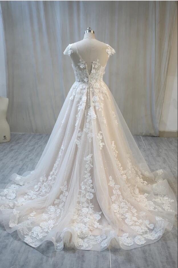 A-Line Vintage Backless Bateau Wedding Dress with Tulle Appliques and Lace