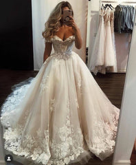 Elegant Off-the-shoulder A-line Wedding Gown in Tulle Lace
