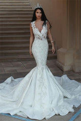 V-Neck Mermaid Wedding Gown Without Sleeves Featuring Lace Appliques