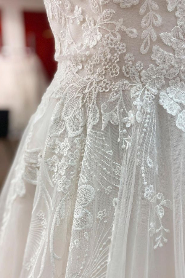 Elegant A-line Wedding Dress with V-Neck and Open Back in Long Tulle Lace