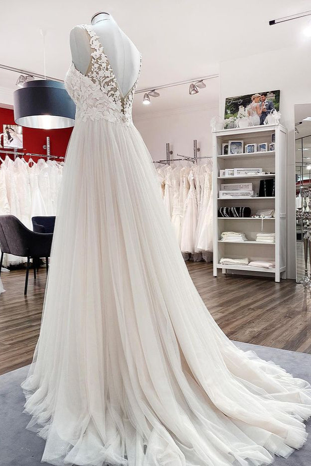 Elegant V-Neck A-Line Wedding Gown with Open Back and Lace Appliques in Tulle