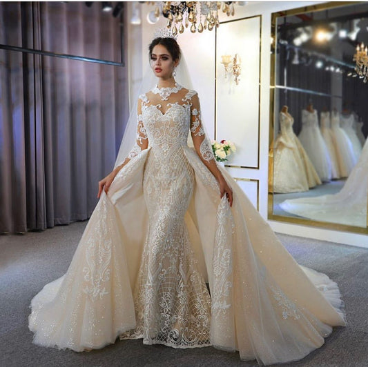 Elegant Sweetheart A-Line Wedding Gown with Long Sleeves and Lace Appliques