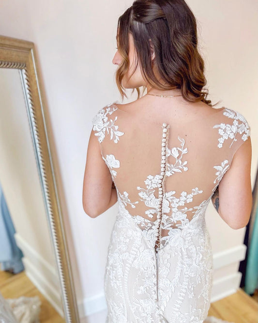 Elegant Floor-length Mermaid Wedding Dress with Unique Lace Appliques