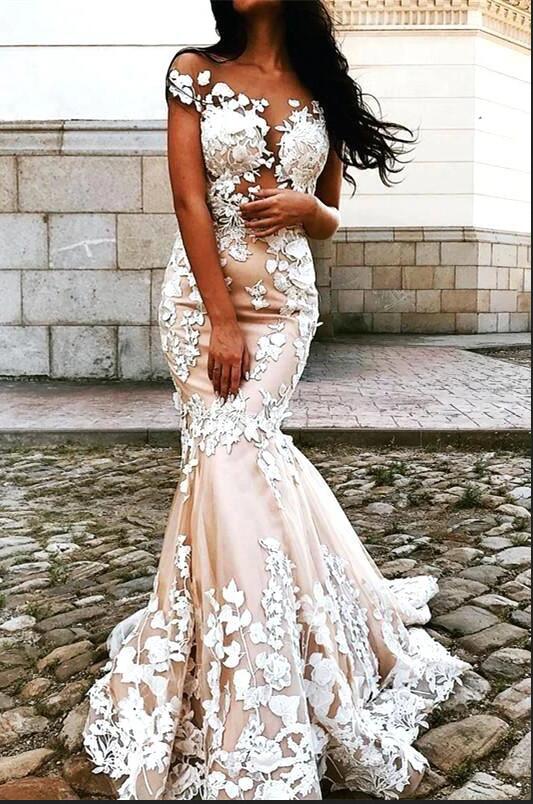 Elegant Off-the-Shoulder Mermaid Wedding Gown with Appliques Lace and Backless Design