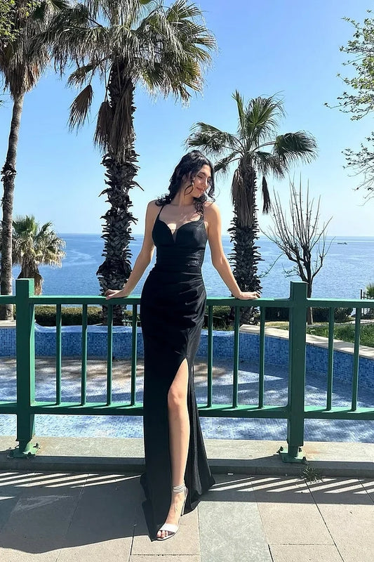 Black Sleevelesss Spaghetti Straps V-Neck Pleated Prom Dress