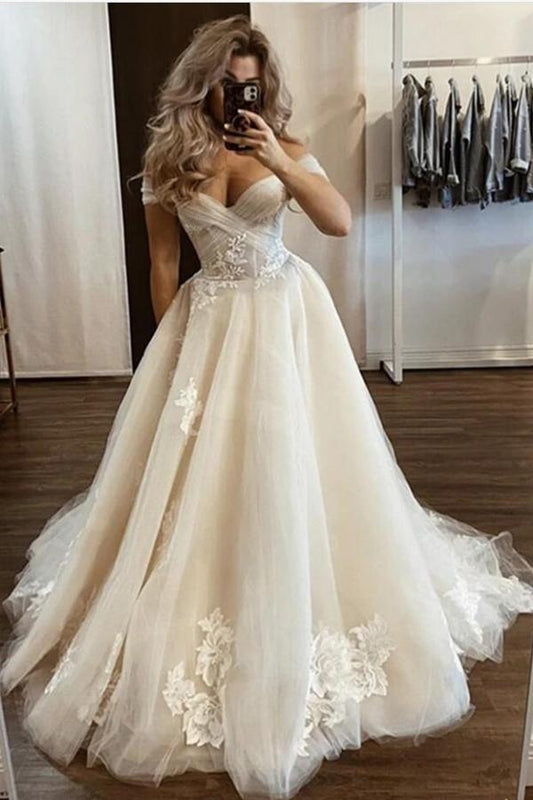 Elegant Off-the-shoulder A-line Tulle Wedding Dress Featuring Lace