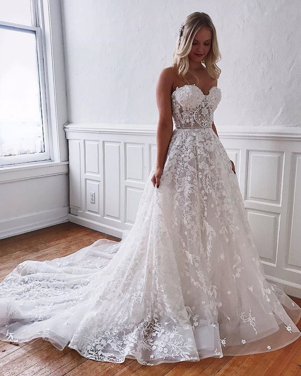 Elegant A-line Floor-Length Wedding Gown Featuring Sweetheart Lace