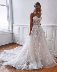 Elegant A-line Floor-Length Wedding Gown Featuring Sweetheart Lace