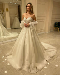 Elegant Sweetheart A-Line Wedding Dress with Backless Design and Lace Appliques