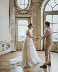 Elegant Boho A-line Wedding Gown in Tulle with Lace Appliques