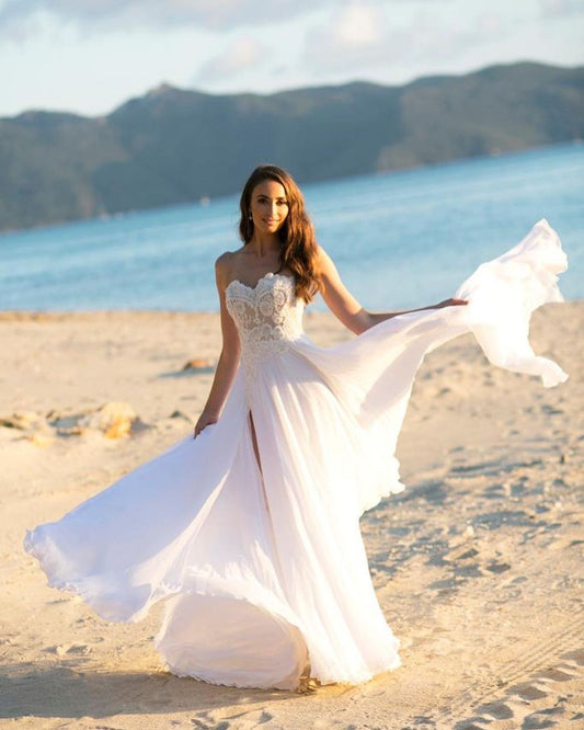Elegant Sweetheart Lace A-line Wedding Dress with Appliques