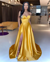 Modern Sweetheart Yellow Long Prom Dress Split With Beads