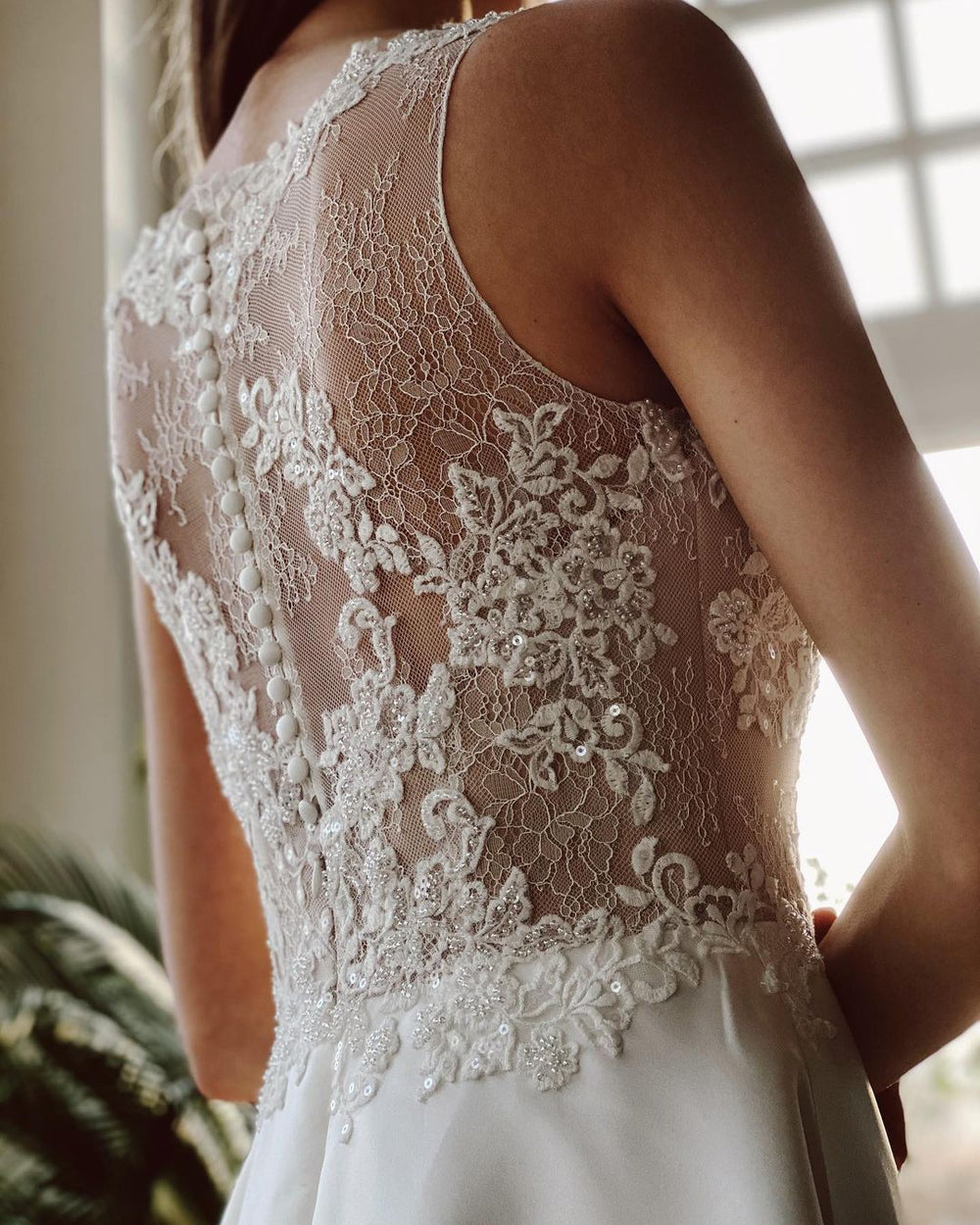 Elegant Pearl Mermaid Bateau Wedding Gown with Floor-length Lace and Sash Appliques