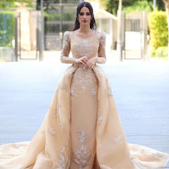 Elegant Detachable Bateau Wedding Dress in Tulle with Long Sleeves