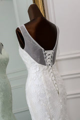 Elegant Lace Mermaid Wedding Gown in Jewel-Toned Tulle with Backless Design