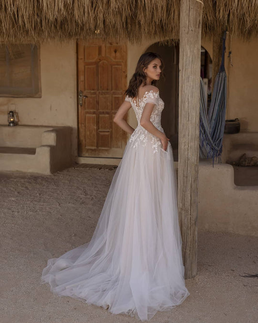 Sweetheart A-Line Wedding Dress with Elegant Off-the-Shoulder Tulle and Lace Appliques, Featuring Pockets